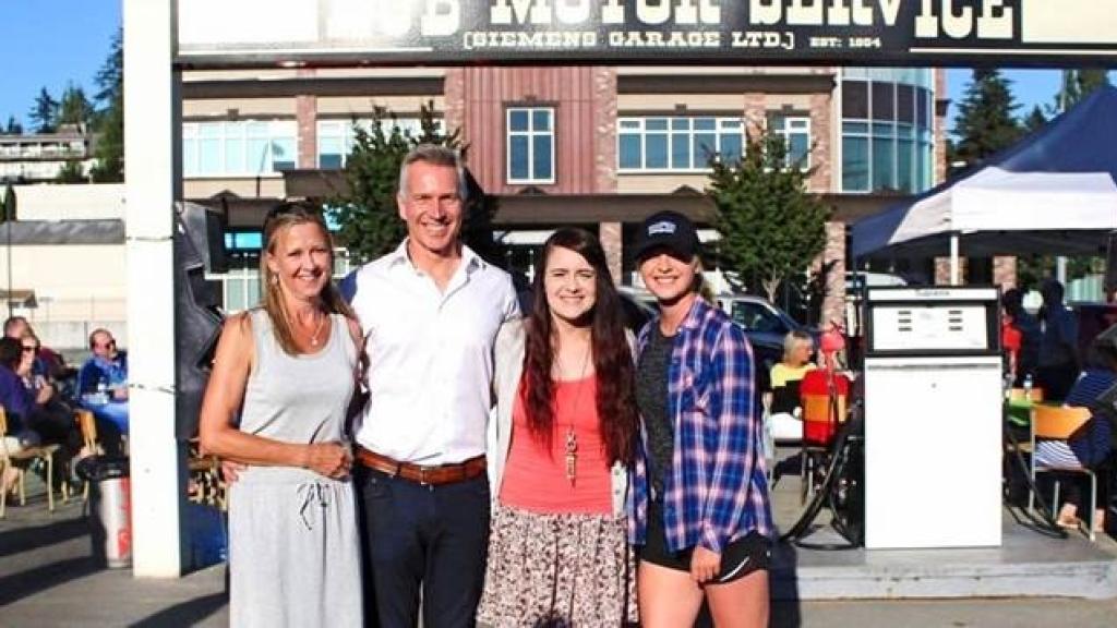 Mayor Siemens with his wife Kelly and daughters Ashley and Alexandra